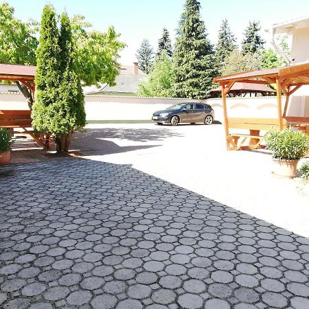 Imola Es Andrea Apartmanhaz Hajdúszoboszló Exterior foto