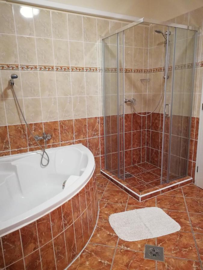 Imola Es Andrea Apartmanhaz Hajdúszoboszló Exterior foto