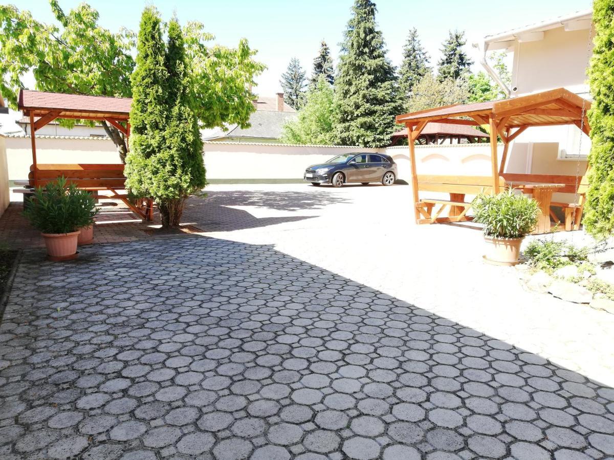 Imola Es Andrea Apartmanhaz Hajdúszoboszló Exterior foto