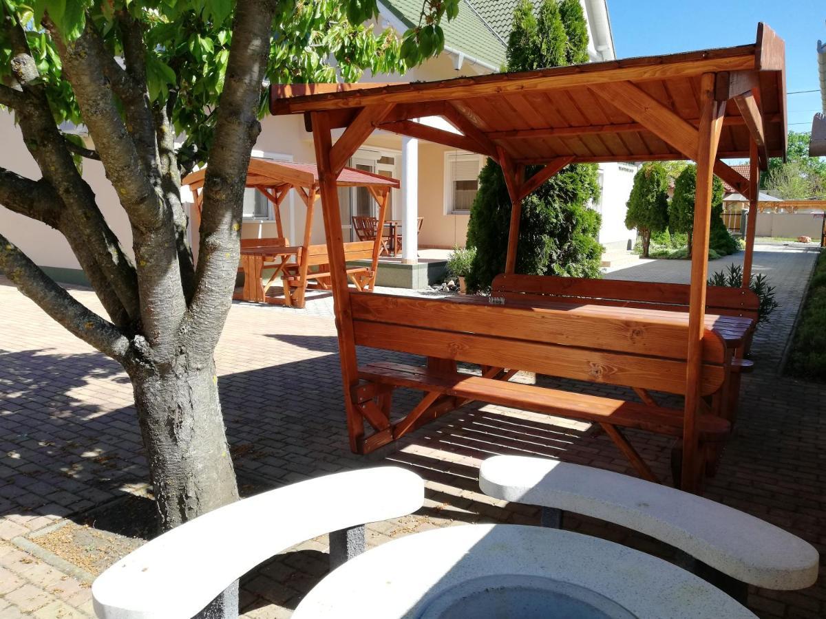 Imola Es Andrea Apartmanhaz Hajdúszoboszló Exterior foto